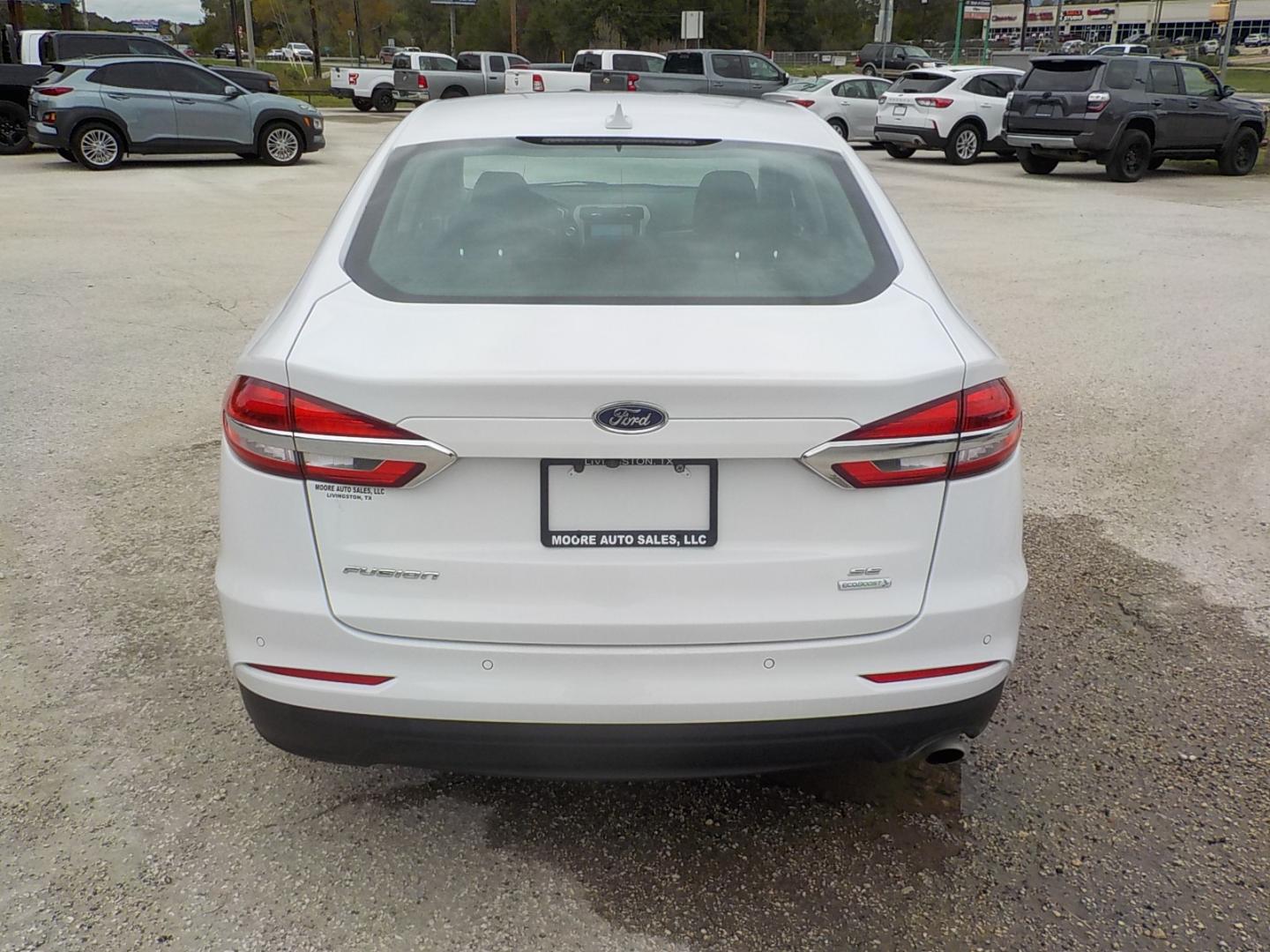 2020 White /Black Ford Fusion SE (3FA6P0HD1LR) with an 1.5L L4 DOHC 16V engine, 6A transmission, located at 1617 W Church Street, Livingston, TX, 77351, (936) 327-3600, 30.710995, -94.951157 - Photo#6